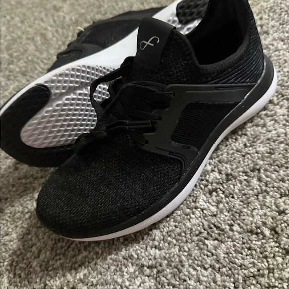 Freely Women's Black Sneakers, size 7, new - Picture 2 of 5